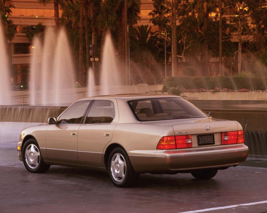  Lexus LS400 1998 года  (фото 2 из 9)